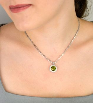 Srebrny łańcuszek Gucci rodowany, 3 mm. Wykonany ze srebra próby 925. Uniwersalny splot – idealny solo lub pod zawieszkę. Sprawdź online! (3).JPG